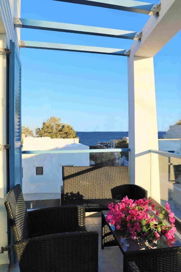 Located By The Sea One Beachfront Private Captain Lazaros Pool Villa With Loft In 750Sqm Spacious Private Plot-Jacuzzi-Sunrelax-Furnished Terace-Gazebo-Private Parking,Sleep 3 Adults And 2 Children, Just Steps From The Black Beach-Seaview Períssa Extérieur photo