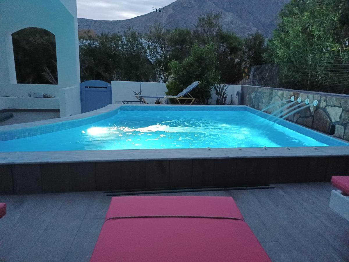Located By The Sea One Beachfront Private Captain Lazaros Pool Villa With Loft In 750Sqm Spacious Private Plot-Jacuzzi-Sunrelax-Furnished Terace-Gazebo-Private Parking,Sleep 3 Adults And 2 Children, Just Steps From The Black Beach-Seaview Períssa Extérieur photo