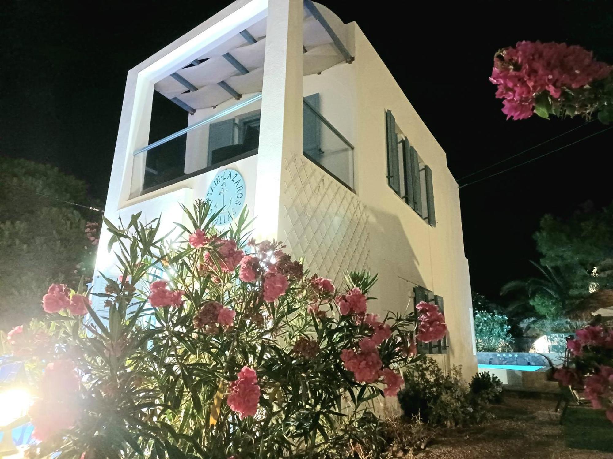 Located By The Sea One Beachfront Private Captain Lazaros Pool Villa With Loft In 750Sqm Spacious Private Plot-Jacuzzi-Sunrelax-Furnished Terace-Gazebo-Private Parking,Sleep 3 Adults And 2 Children, Just Steps From The Black Beach-Seaview Períssa Extérieur photo