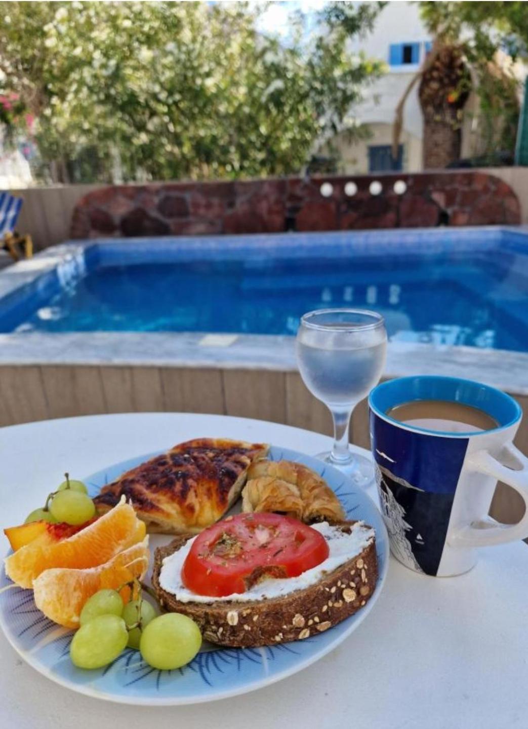 Located By The Sea One Beachfront Private Captain Lazaros Pool Villa With Loft In 750Sqm Spacious Private Plot-Jacuzzi-Sunrelax-Furnished Terace-Gazebo-Private Parking,Sleep 3 Adults And 2 Children, Just Steps From The Black Beach-Seaview Períssa Extérieur photo