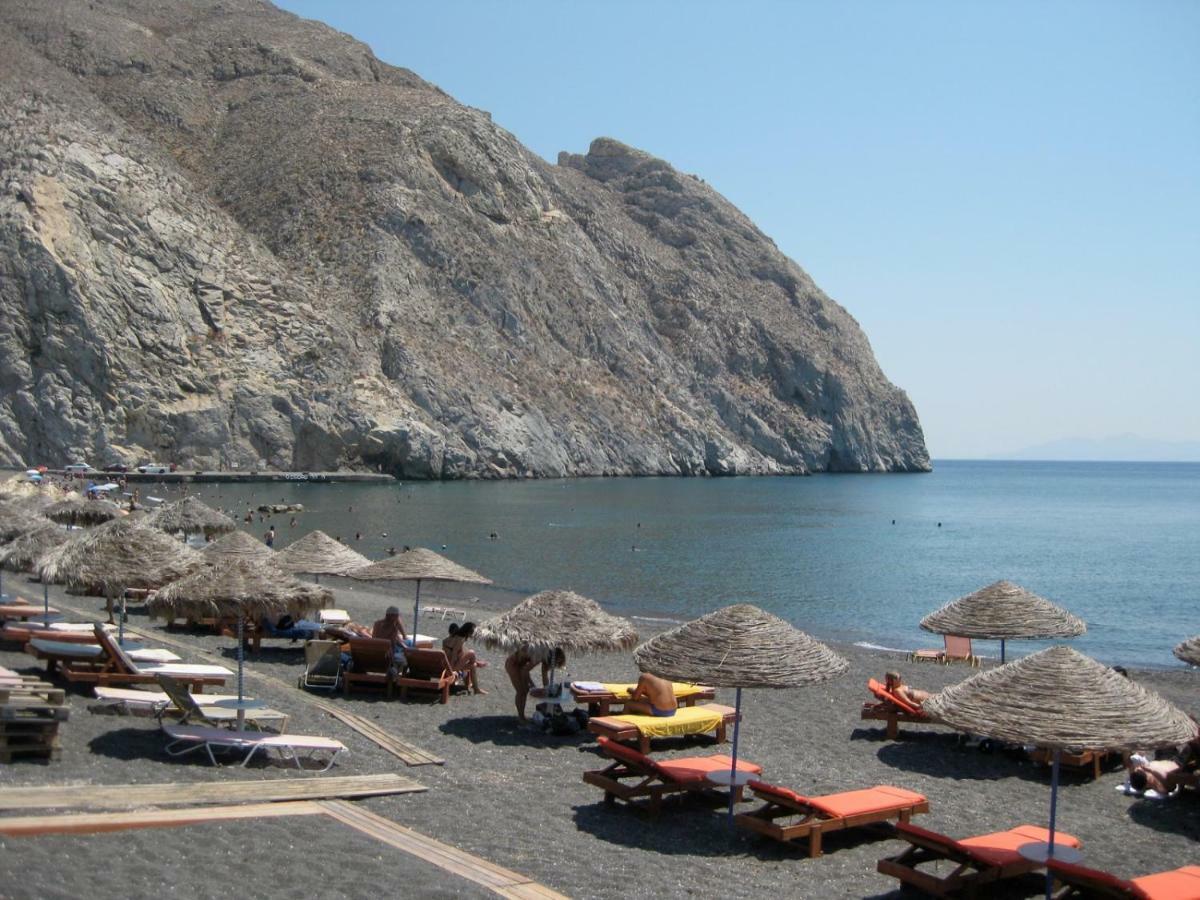 Located By The Sea One Beachfront Private Captain Lazaros Pool Villa With Loft In 750Sqm Spacious Private Plot-Jacuzzi-Sunrelax-Furnished Terace-Gazebo-Private Parking,Sleep 3 Adults And 2 Children, Just Steps From The Black Beach-Seaview Períssa Extérieur photo